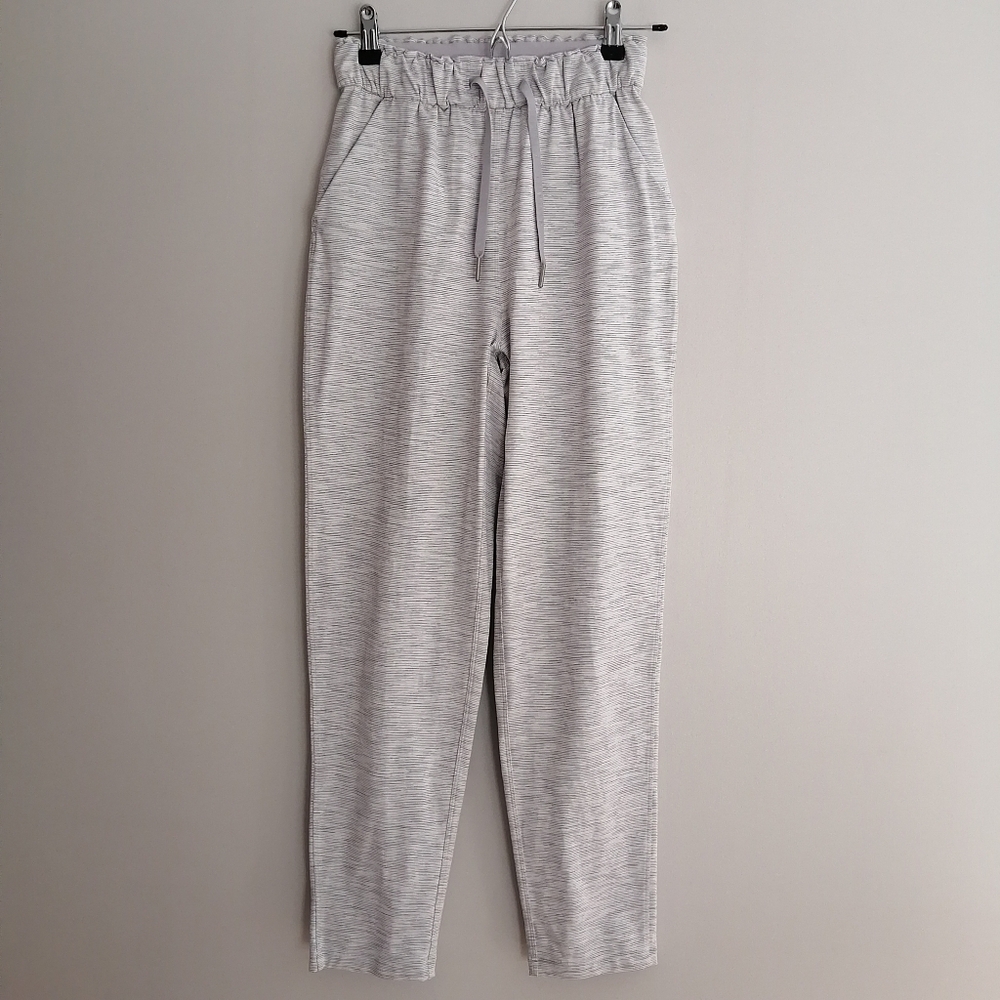 Lululemon Keep Moving Pants High Rise Size 2 In Space Nimbus White Gray Stripe